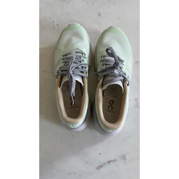 On Cloud Women's Sneakers - Light Green and Beige Size 9 Women’s - Picture 6 of 7